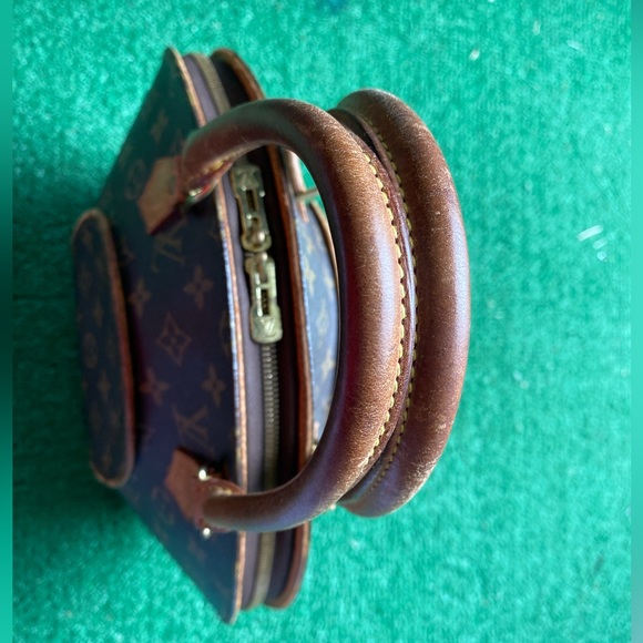 Extra pics. Authentic Louis Vuitton Bag - Picture 8 of 12